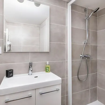 Chic & Unique Duplex Saone River View Sleeps 6 Shanghai-style Daire